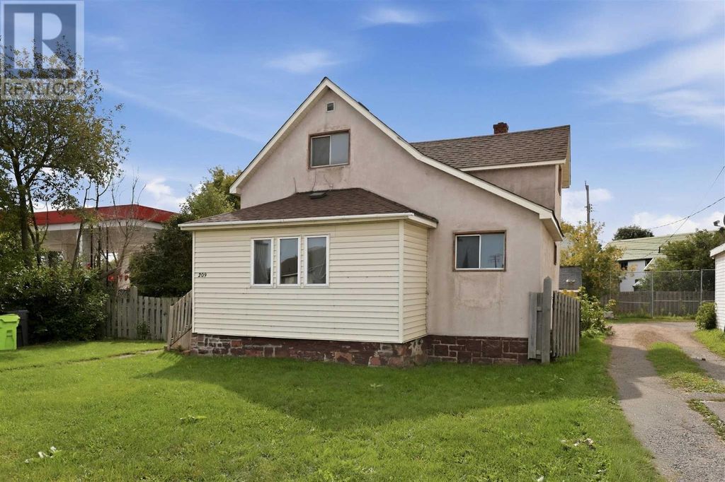 209 Wellington St W, Sault Ste. Marie