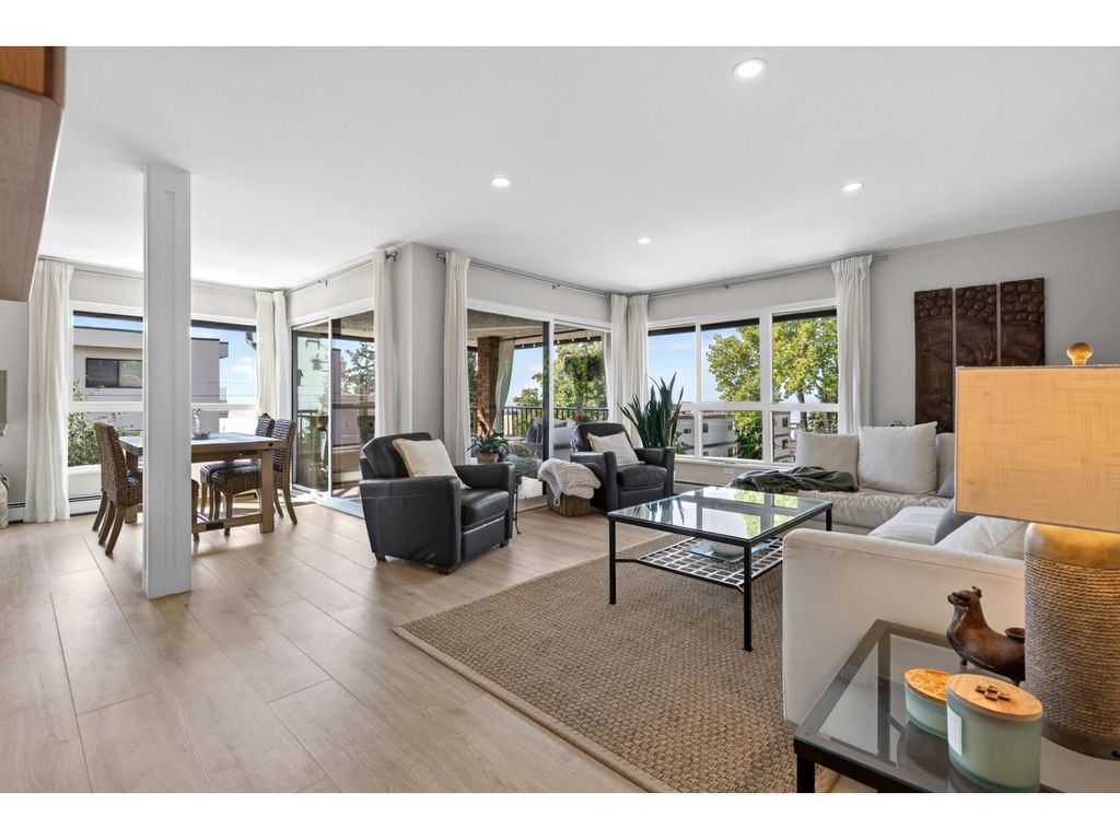 302 1290 Martin Street, White Rock