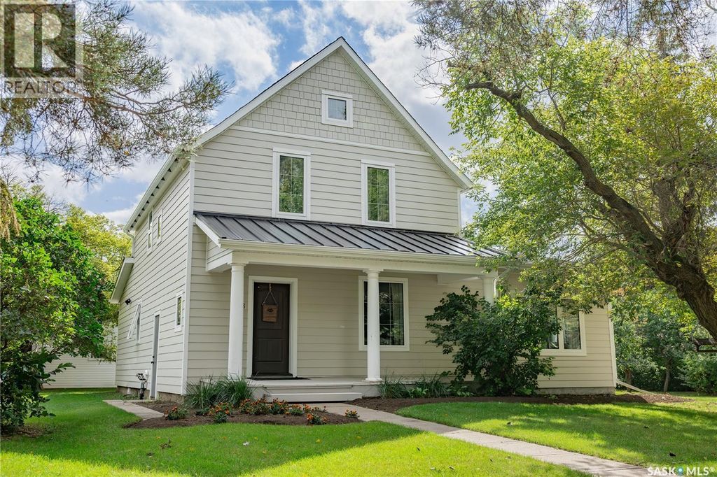 208 1st Street, Dundurn