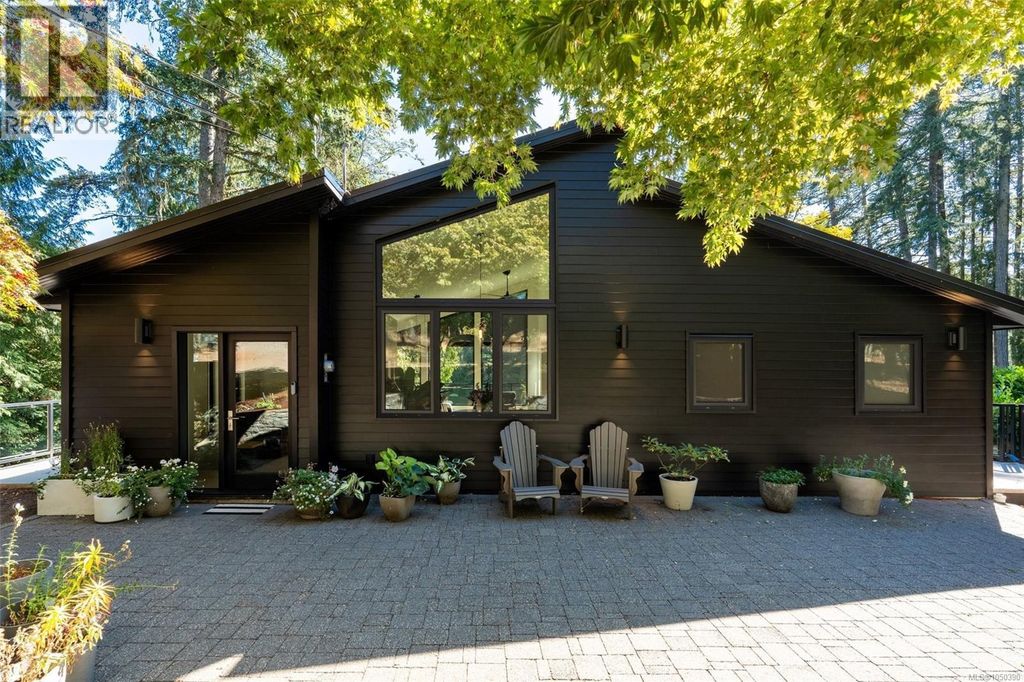 685 Lost Lake Rd, Highlands