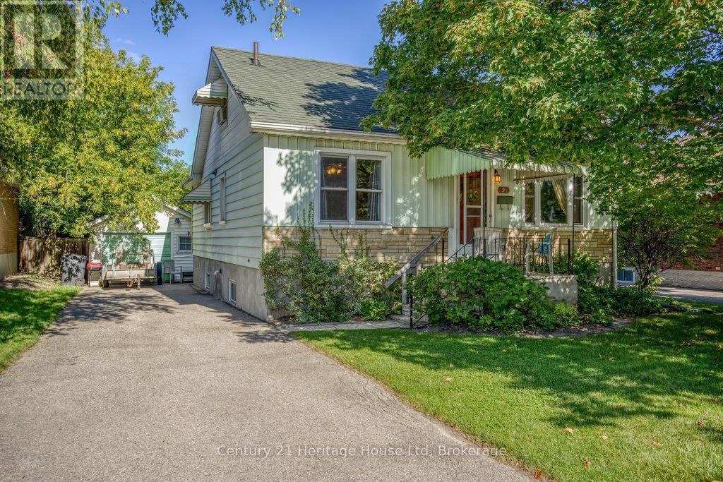 91 Merion Street, Guelph (junction/onward Willow)