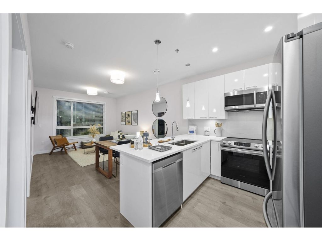 212 7375 Horne Street, Mission