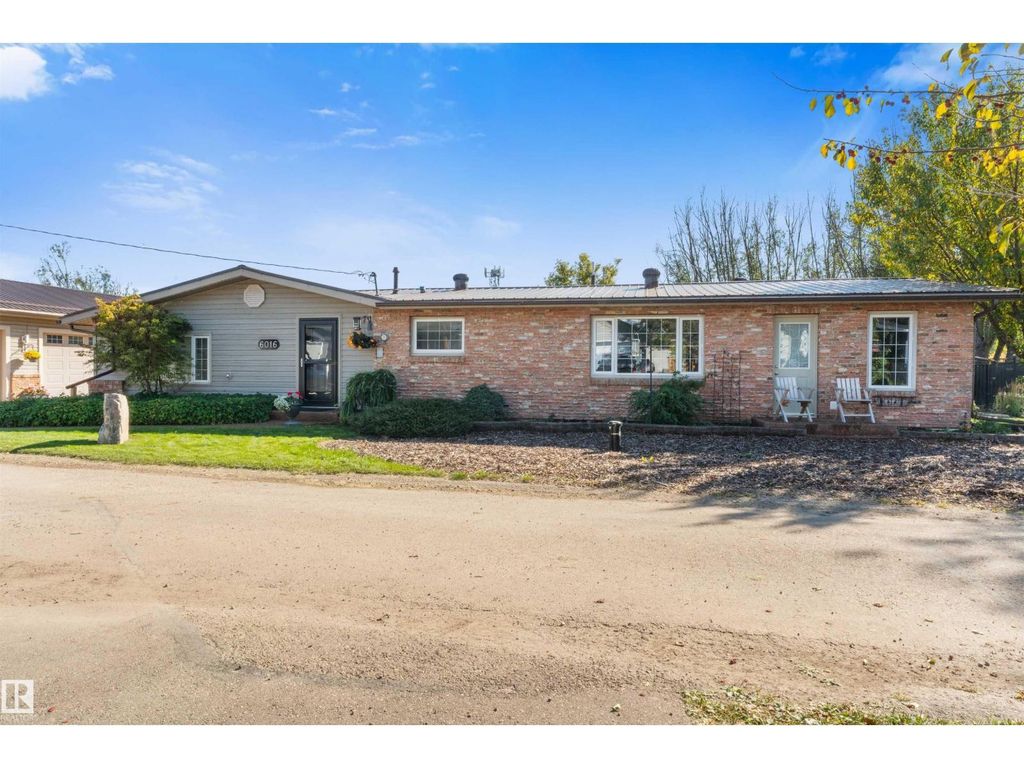 6016 52 Av, Rural Lac Ste. Anne County