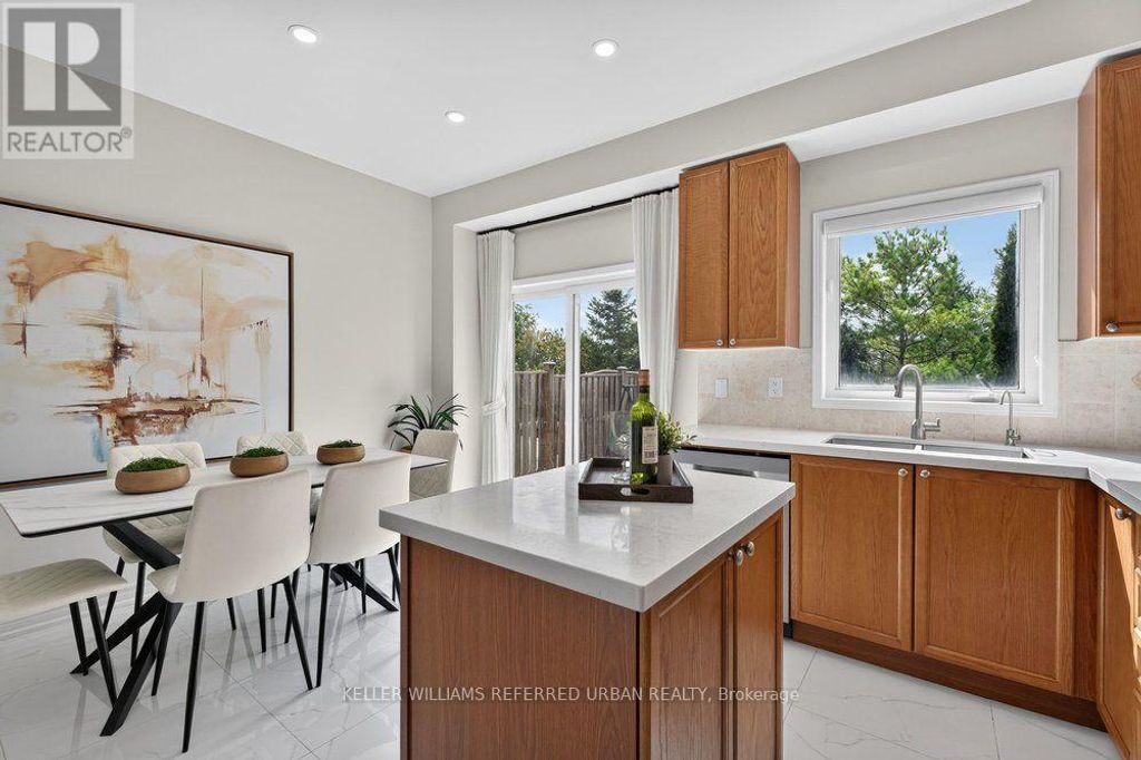 571 Reeves Way Boulevard, Whitchurch-Stouffville (stouffville)