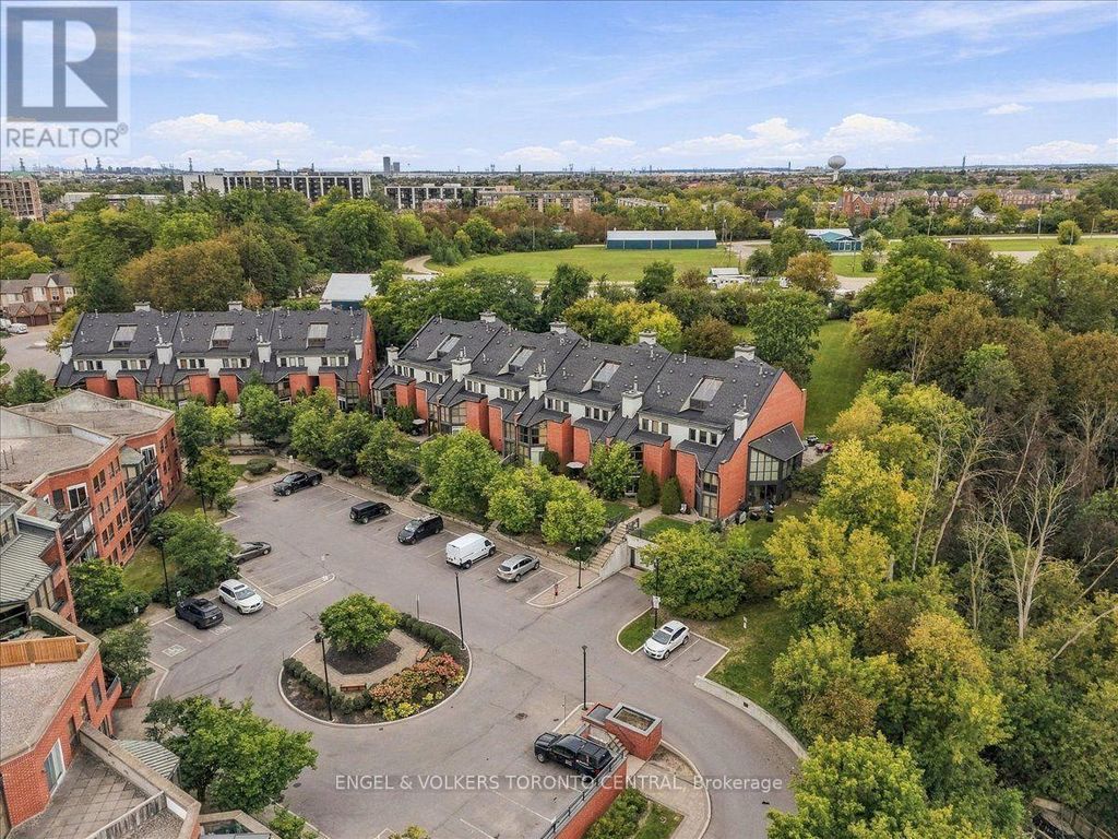 Th18 - 100 Arbors Lane, Vaughan (west Woodbridge)