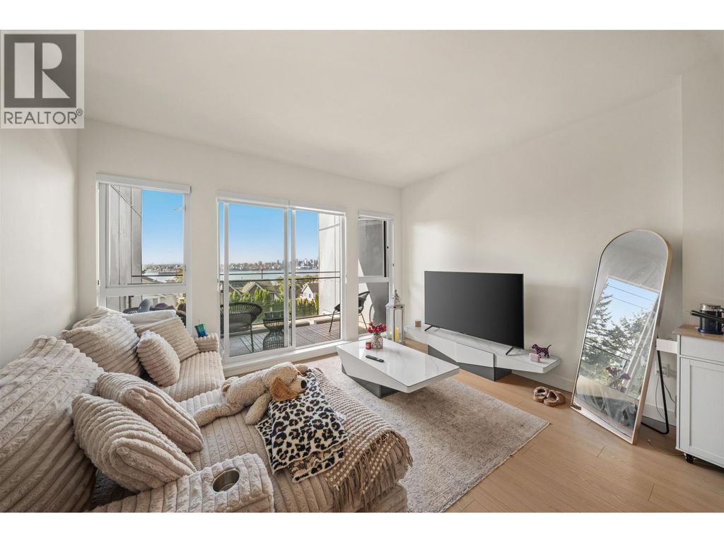 309 422 E 3rd Street, North Vancouver