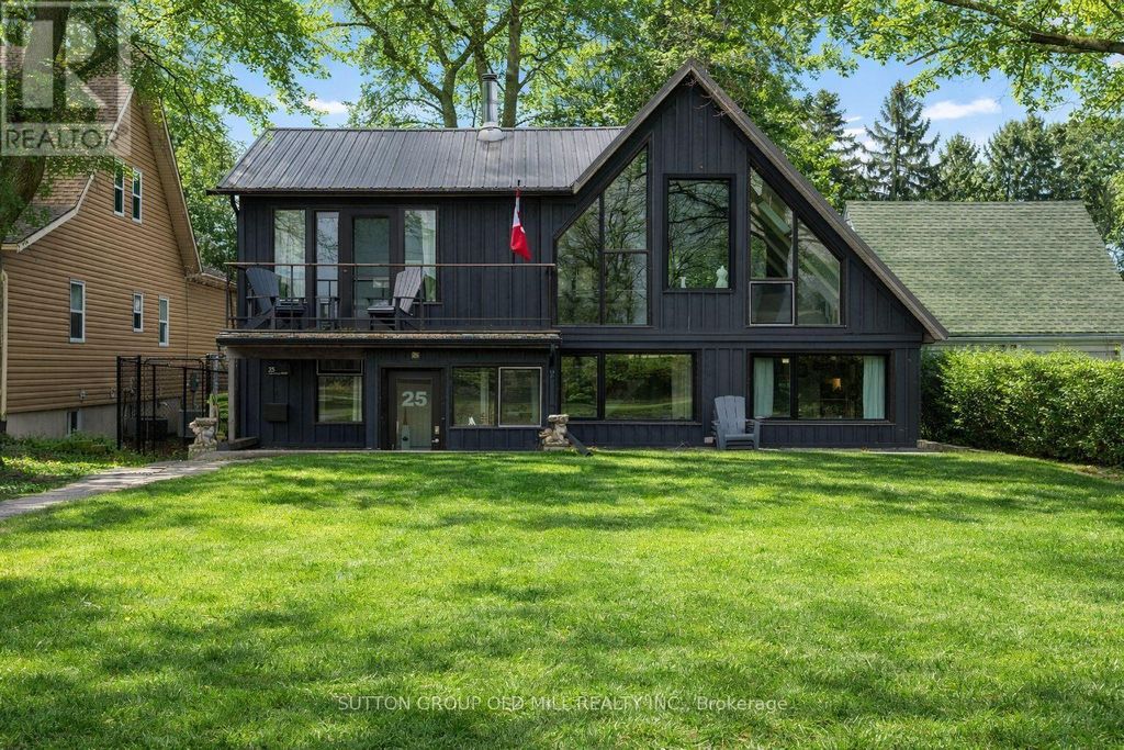 25 Lakeshore Road W, Port Colborne (sugarloaf)