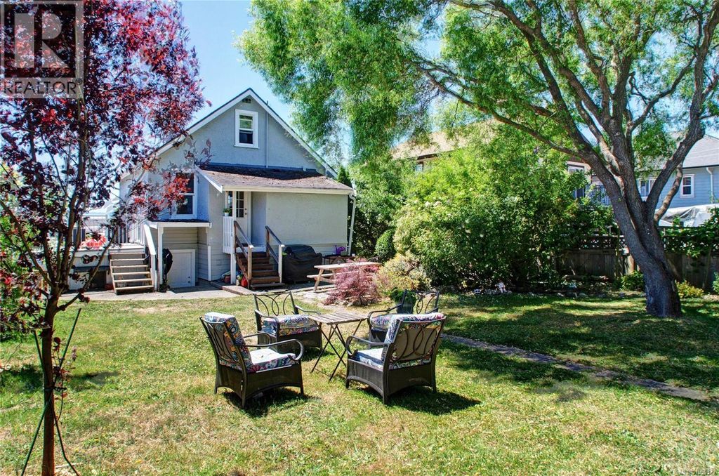 236 Crease Ave, Saanich