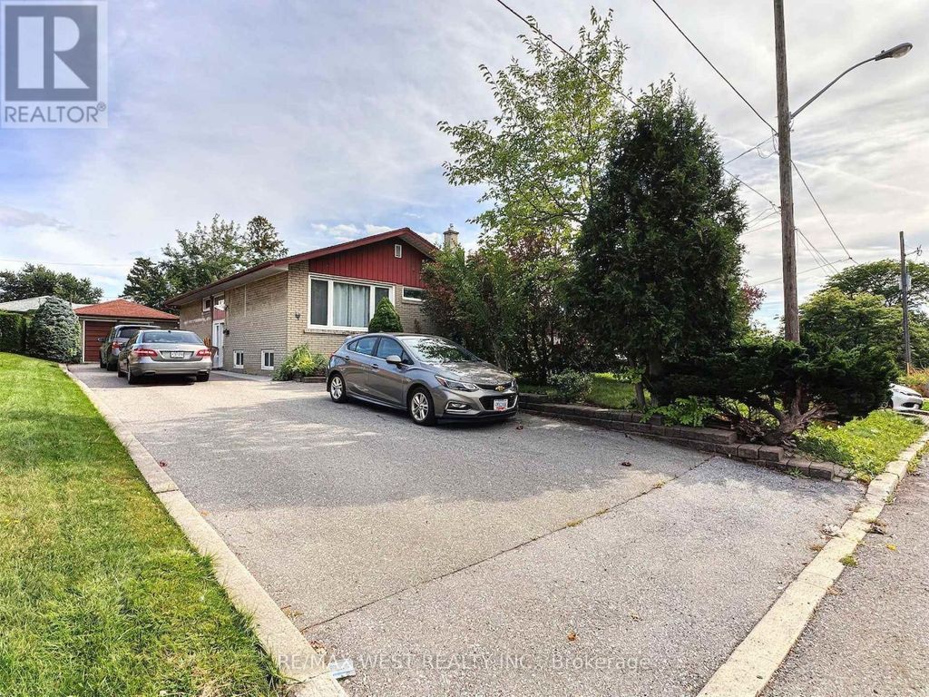 Lower Level - 31 Valencia Crescent, Toronto (maple Leaf)
