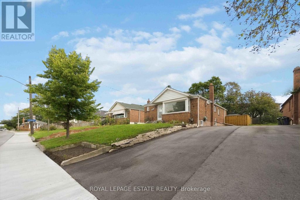 1843 Victoria Park Avenue, Toronto (wexford-Maryvale)