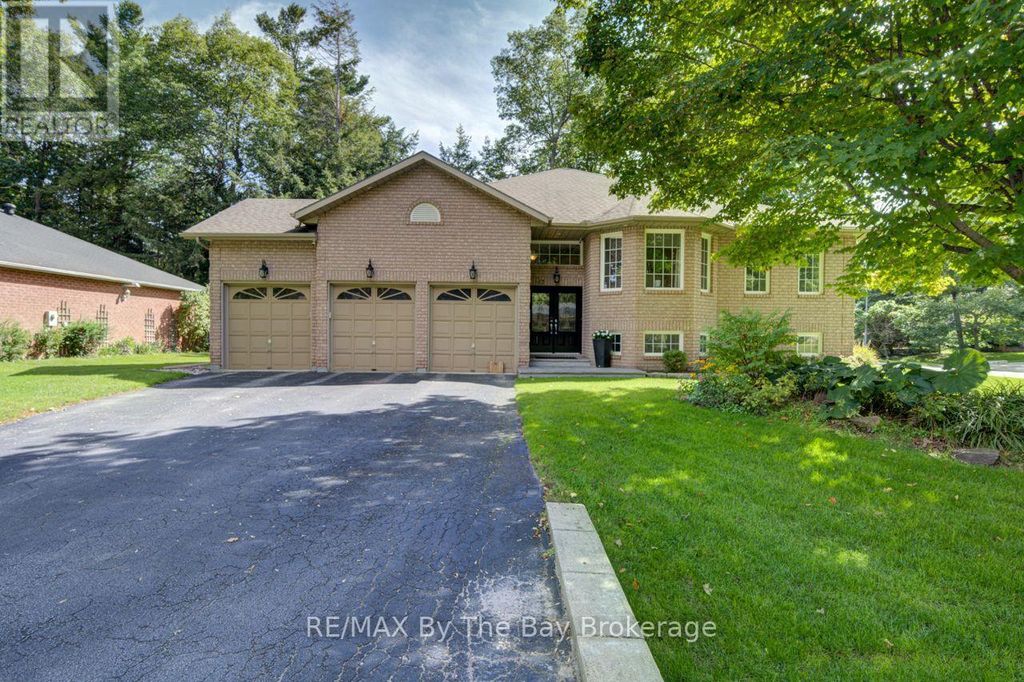17 Downer Crescent, Wasaga Beach