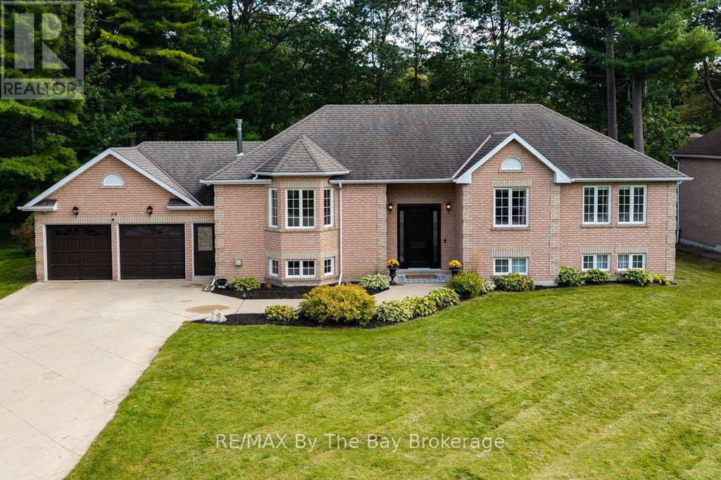 29 Downer Crescent, Wasaga Beach