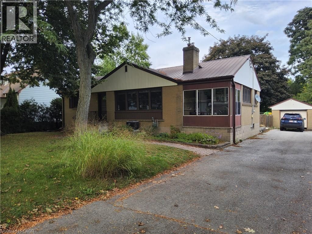 33 Lee Avenue, Simcoe