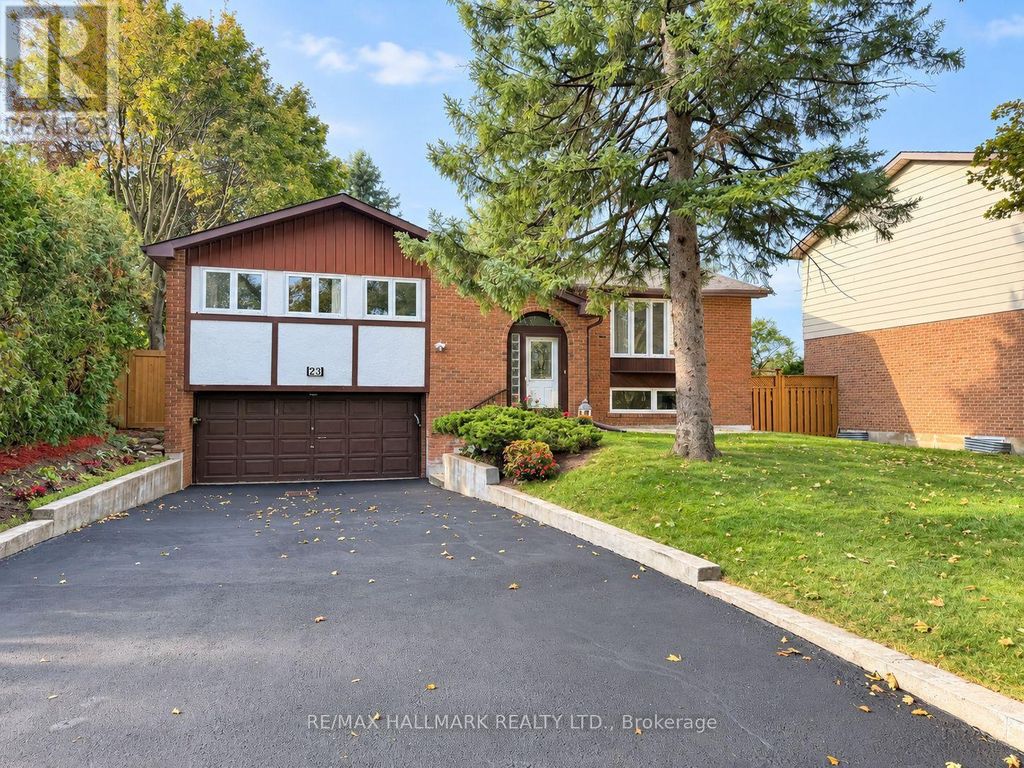 23 Ironshield Crescent, Markham (royal Orchard)