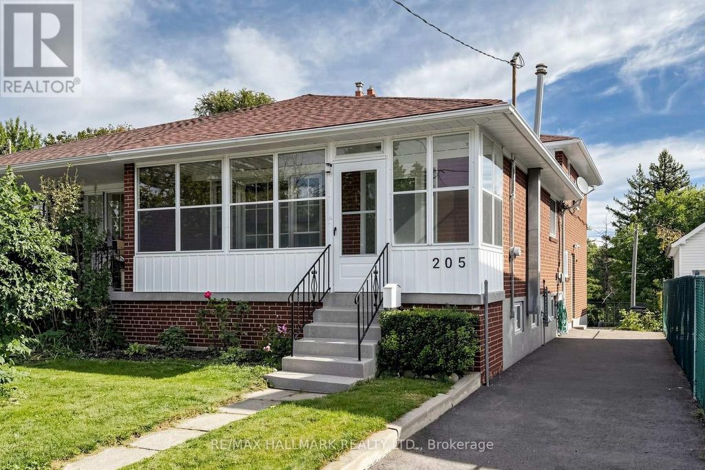 205 Vauxhall Drive, Toronto (dorset Park)