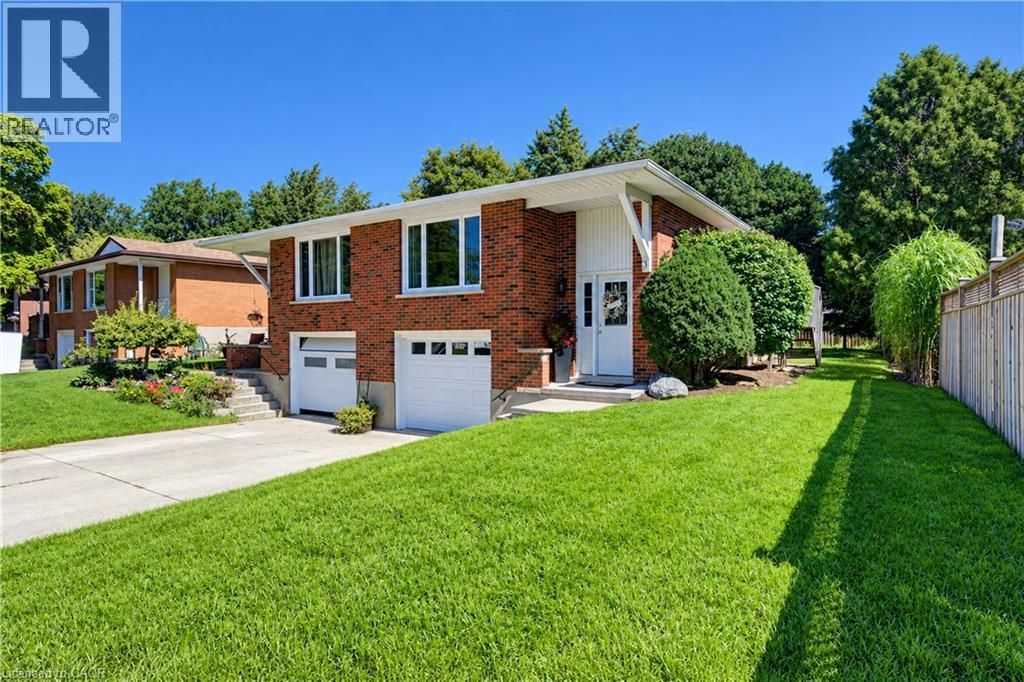 31 Grosbeak Road, Elmira
