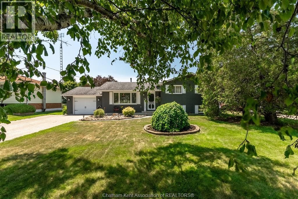 3501 Egremont Road, Plympton-Wyoming