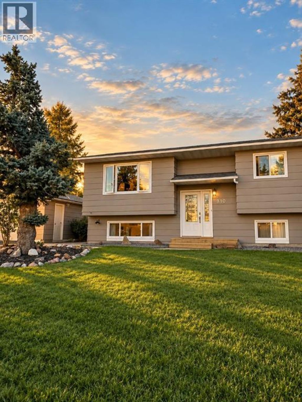 810 Almond Avenue, Beaverlodge