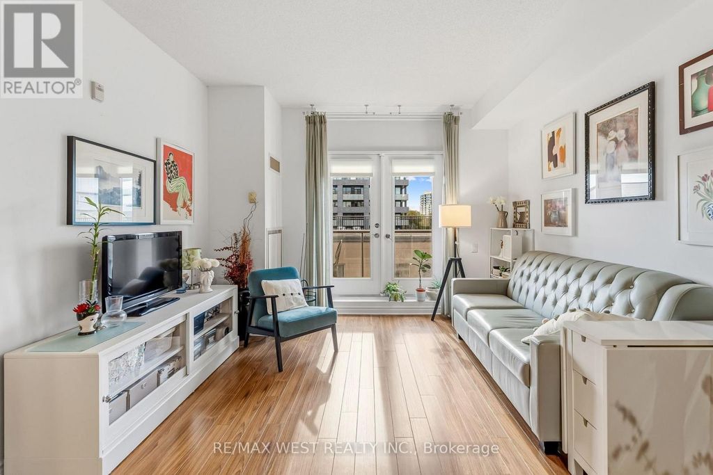 402 - 4196 Dundas Street W, Toronto (edenbridge-Humber Valley)