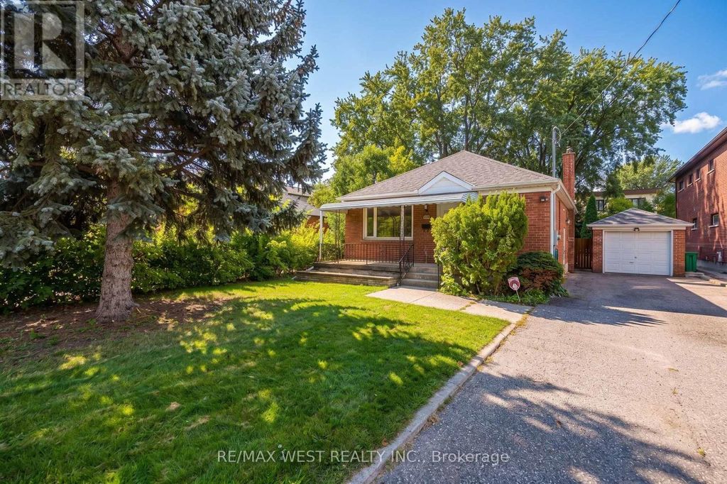32 Pine Avenue N, Mississauga (port Credit)