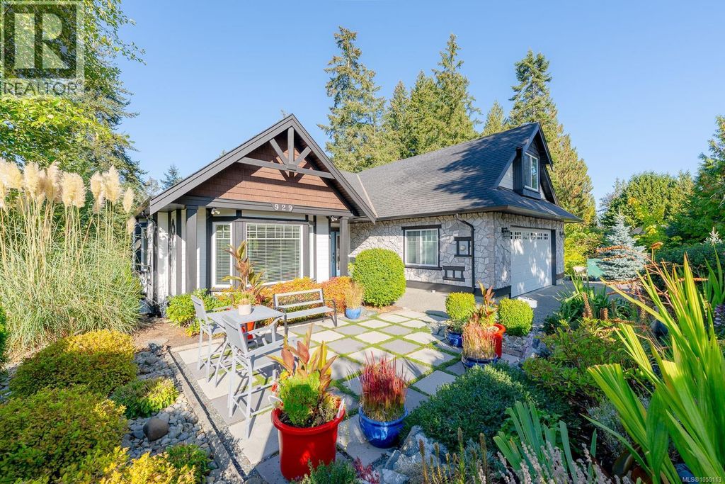 929 Deloume Rd, Mill Bay