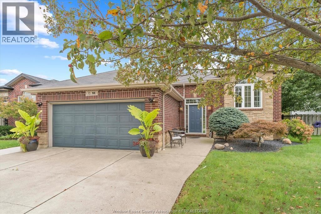 98 Hazel Crescent, Kingsville