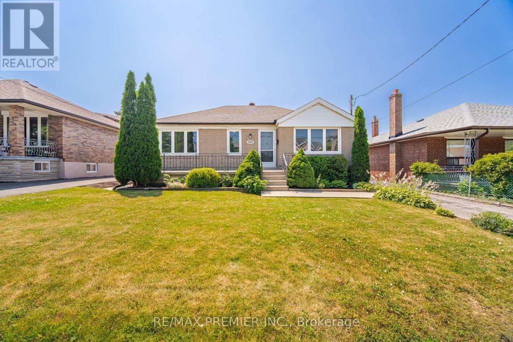 295 Falstaff Avenue, Toronto (maple Leaf)