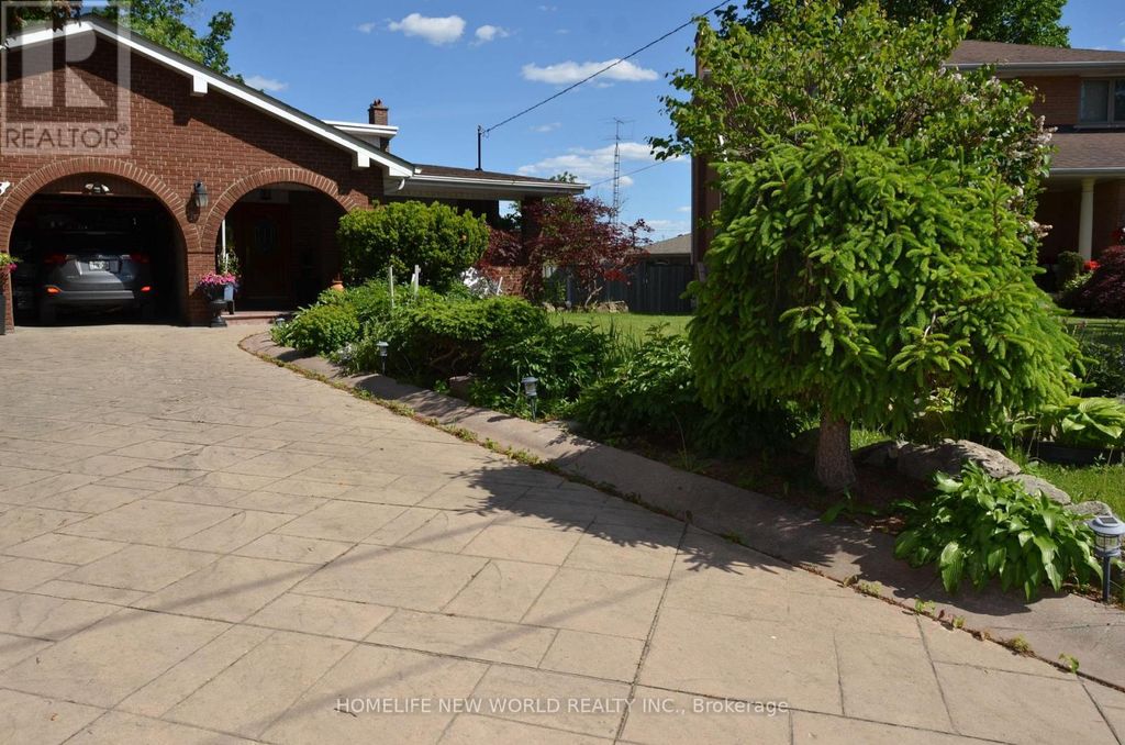 15 Brantley Crescent, Toronto (york University Heights)