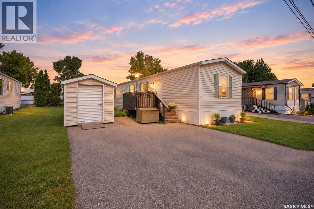 J5 1295 9th Avenue Ne, Moose Jaw