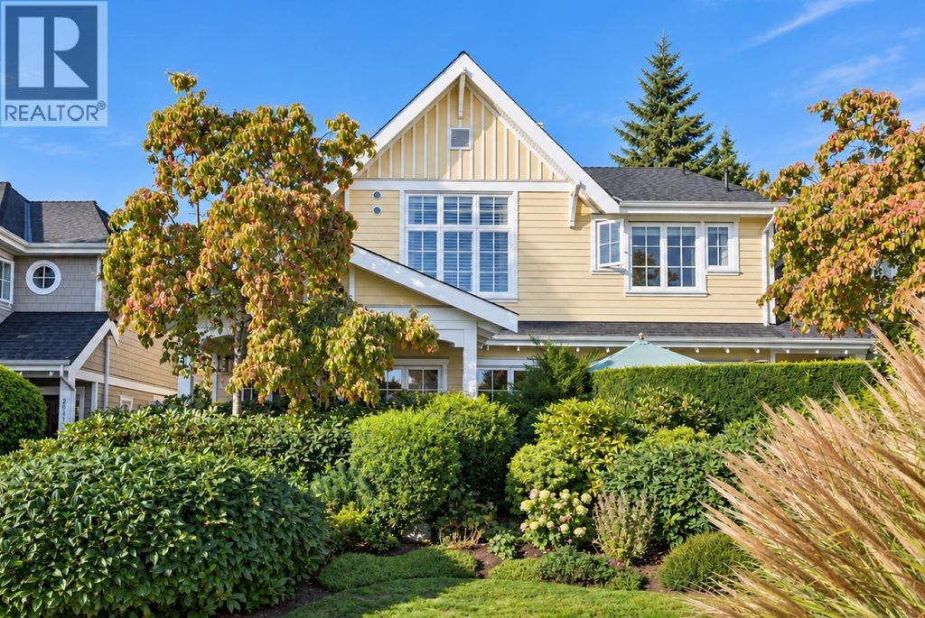 2015 Esquimalt Avenue, West Vancouver