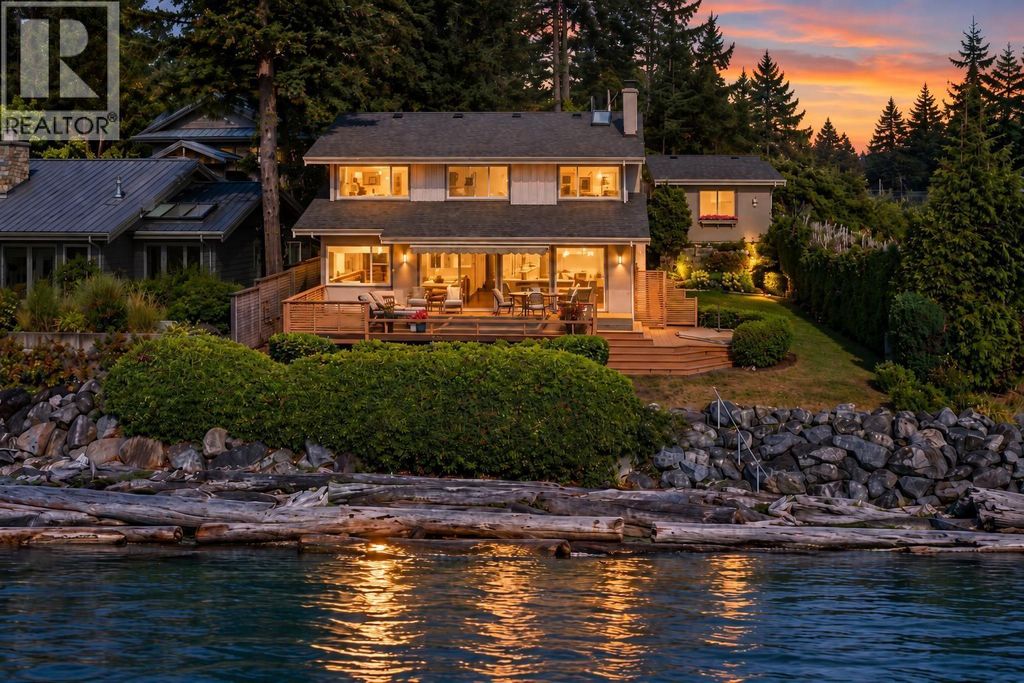 6577 Sunshine Coast Highway, Sechelt