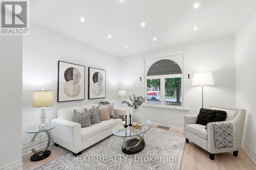 22 Hyatt Avenue, London East (east L)