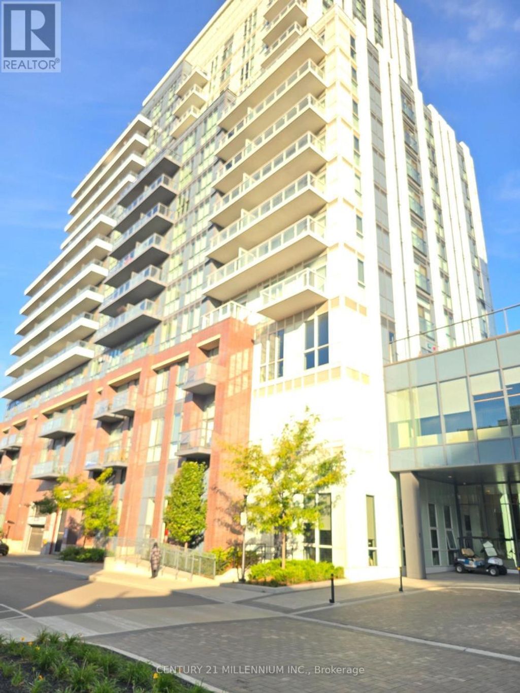 1019 - 38 Honeycrisp Crescent, Vaughan (concord)