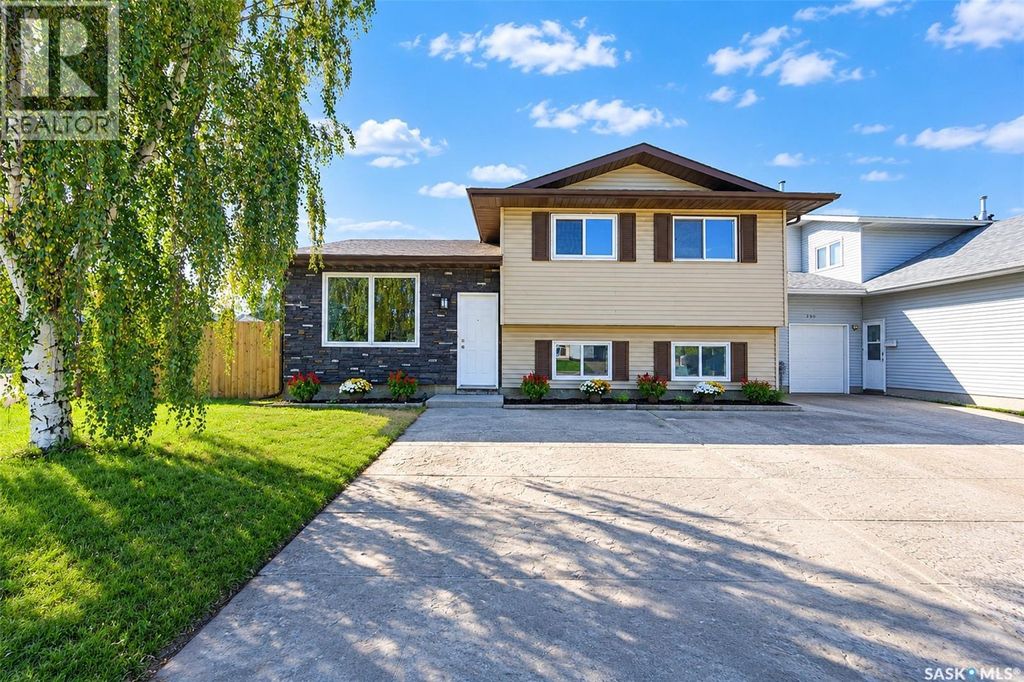 734 Sherry Way, Saskatoon