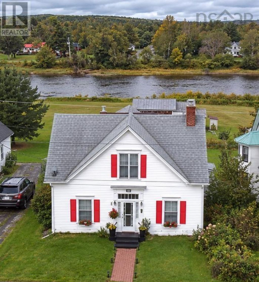 8153 7 Highway, Sherbrooke