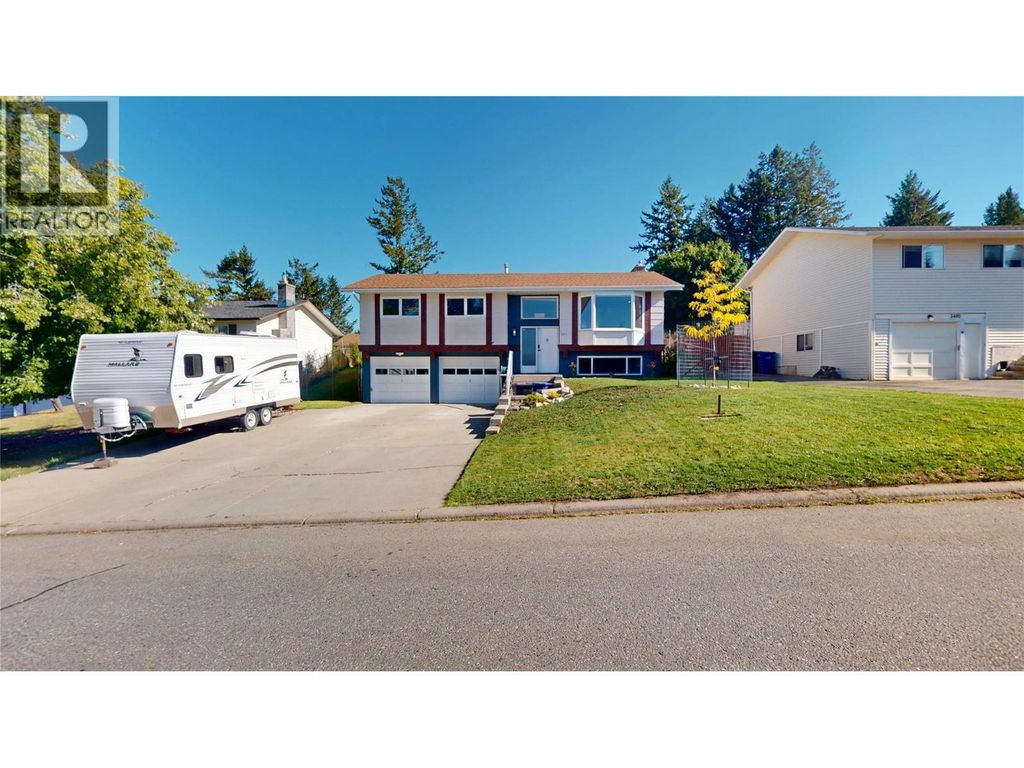 3401 Mount Royal Drive N, Cranbrook