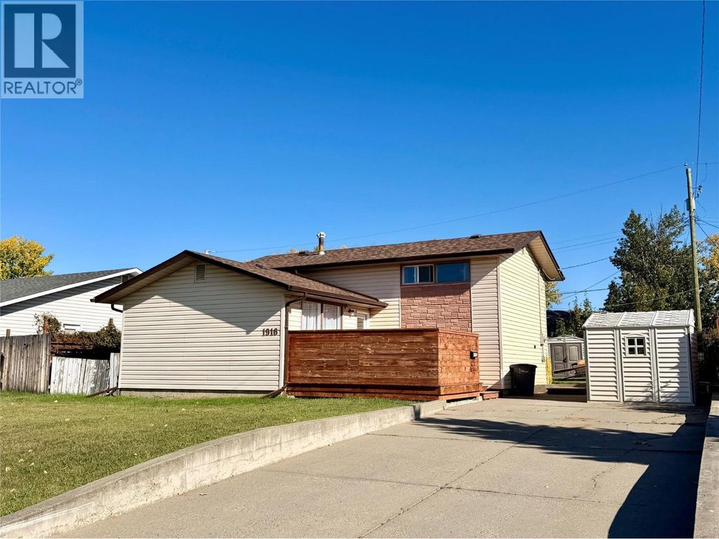 1916 93 Avenue, Dawson Creek