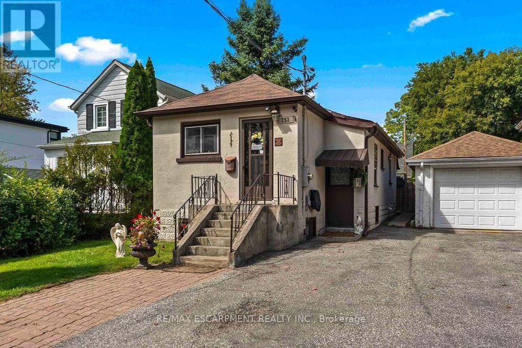 253 Eaglewood Boulevard, Mississauga (mineola)