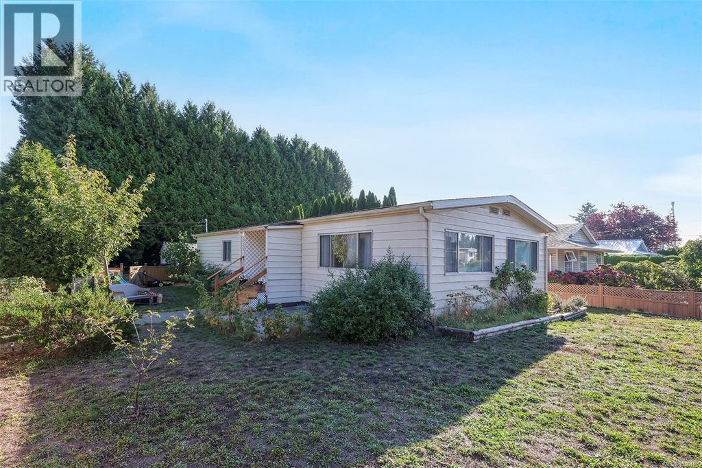 2205 4th St E, Courtenay