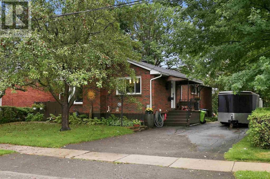 19 Illinois Ave, Sault Ste. Marie