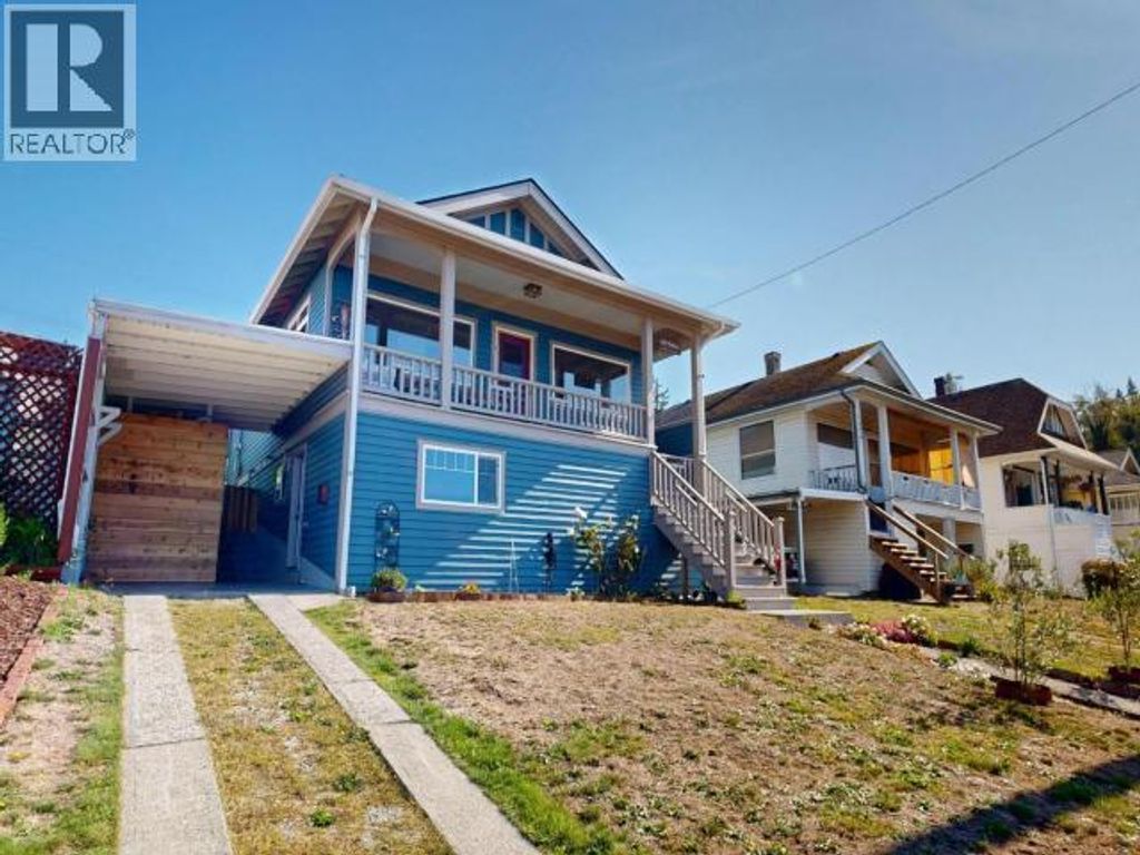 5374 Larch Ave, Powell River
