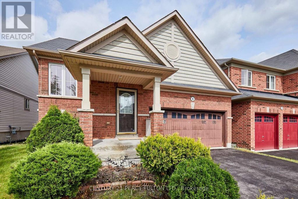 8 Knowles Street, Ajax (central East)