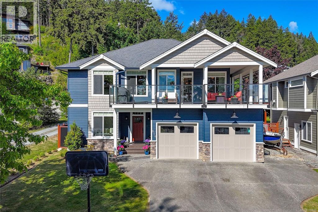 818 Craig Rd, Ladysmith