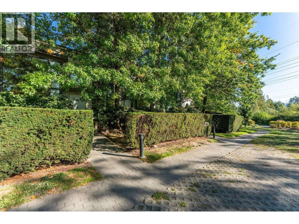 Th6 4182 Dawson Street, Burnaby
