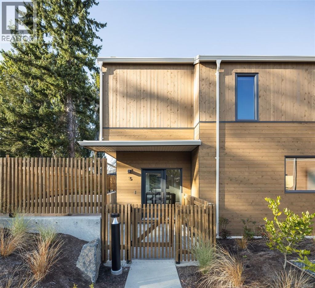 5 1520 Louise Pl, Saanich