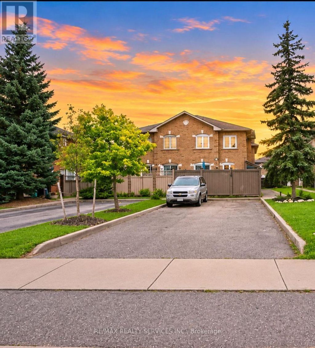 121 Pressed Brick Drive, Brampton (brampton North)