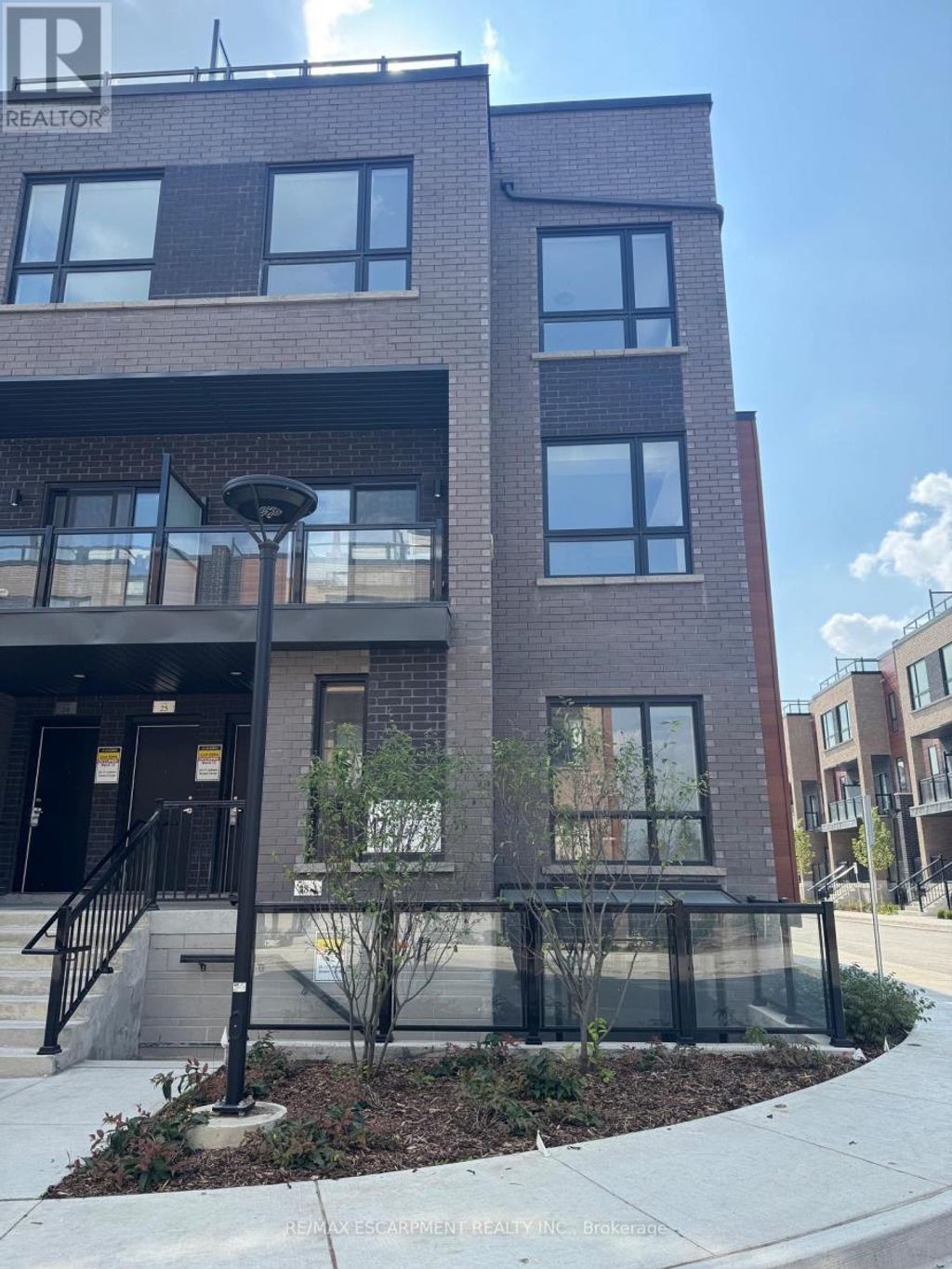 27 - 17 Lytham Green Circle, Newmarket (glenway Estates)