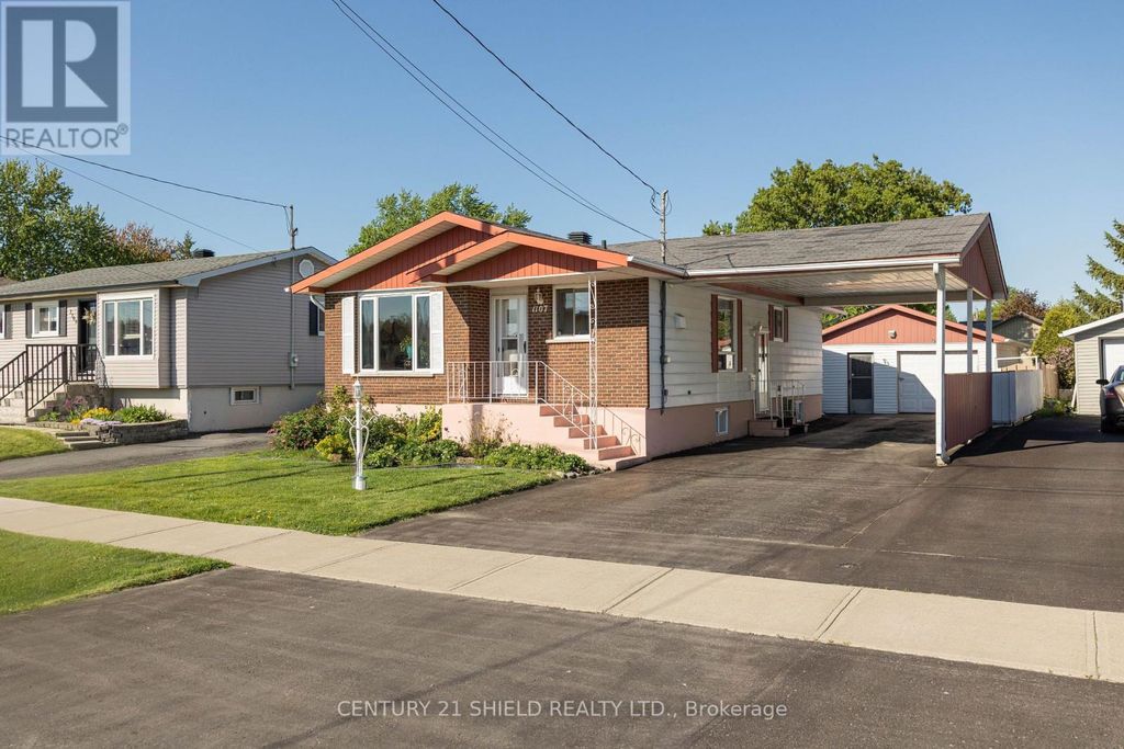 1107 Grand Avenue, Cornwall