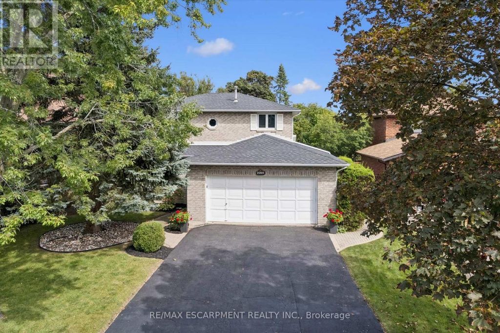 2203 Robin Drive, Mississauga (sheridan)