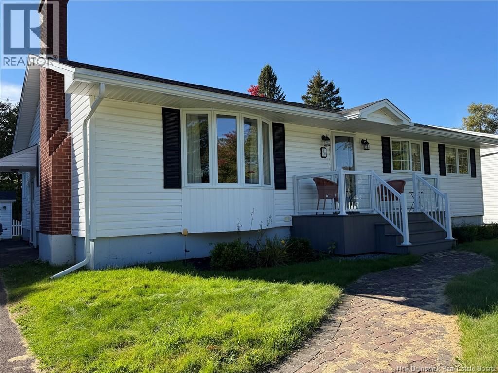 36 Lindsay, Riverview
